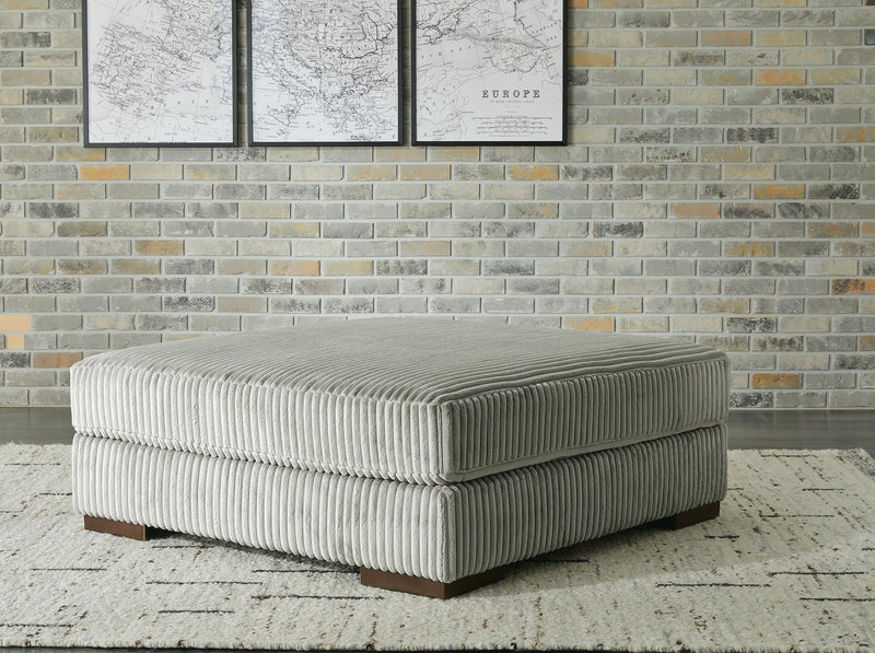 Lindyn Ottomans