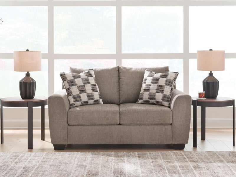 Loreo Loveseats