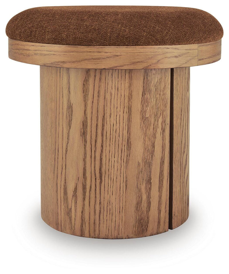 Lewisen Accent Furniture