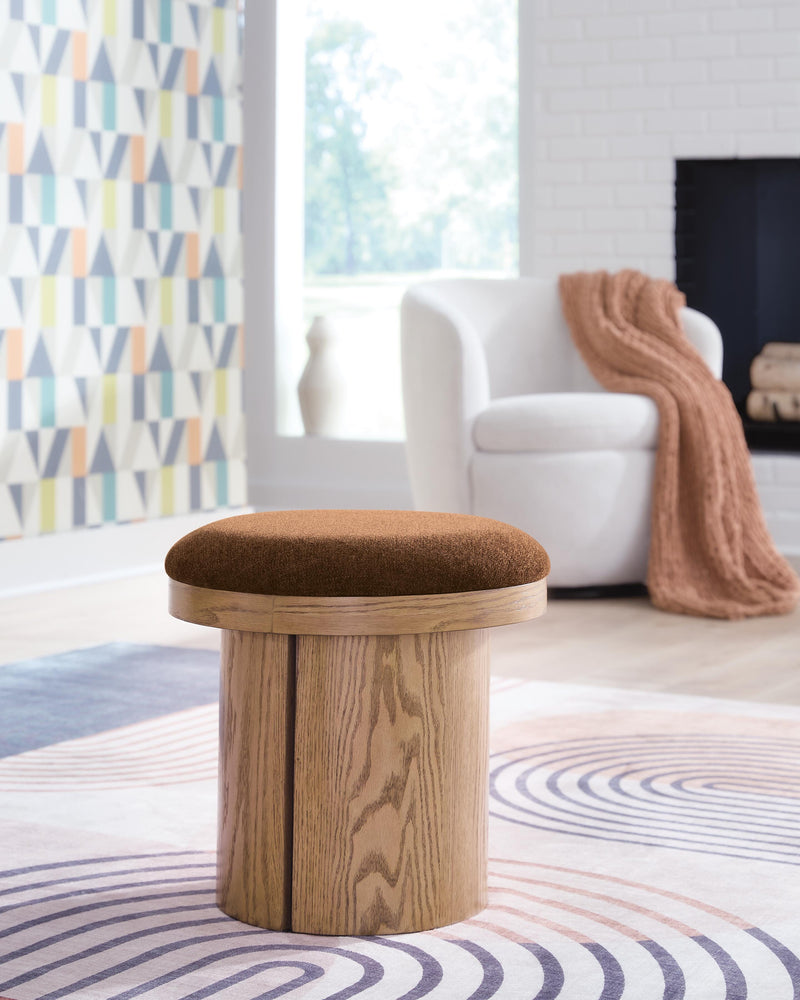 Lewisen Accent Furniture