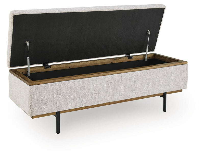 Dettaford Accent Furniture