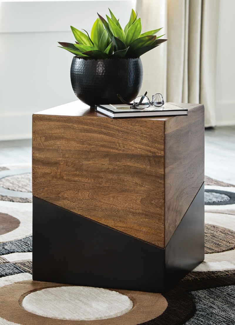 Trailbend Accent Furniture