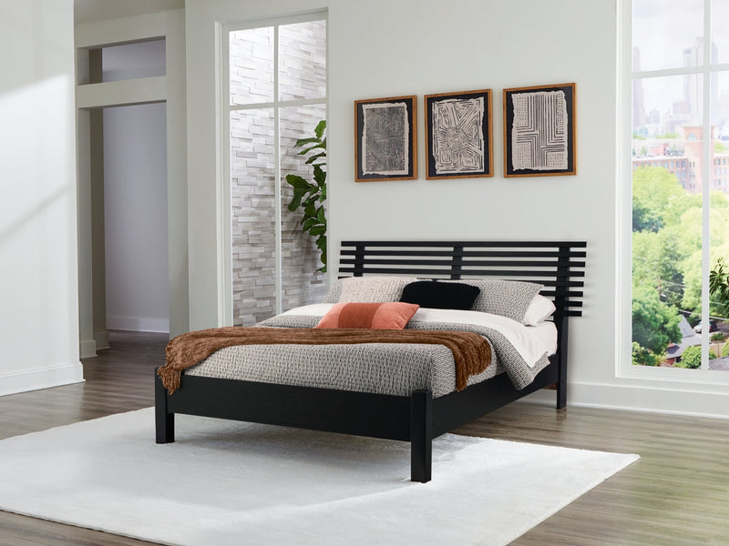 Danziar Panel Bed