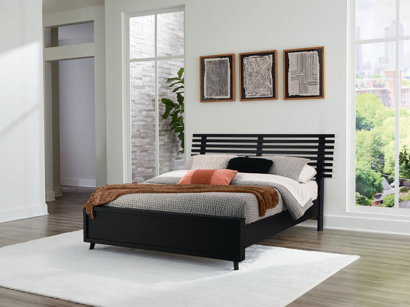 Danziar Panel Bed