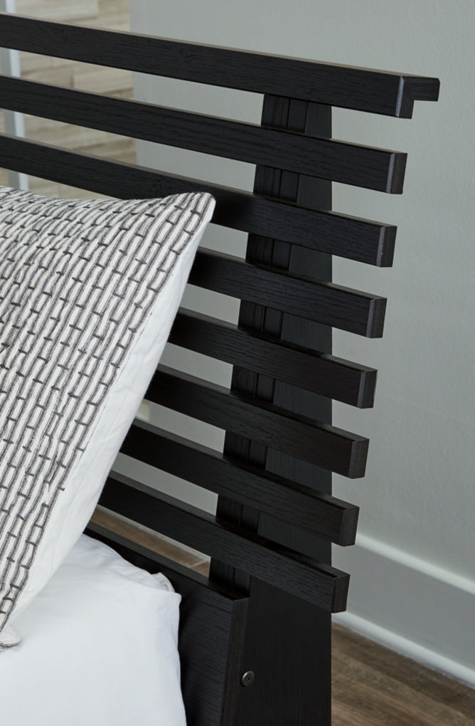 Danziar Panel Bed