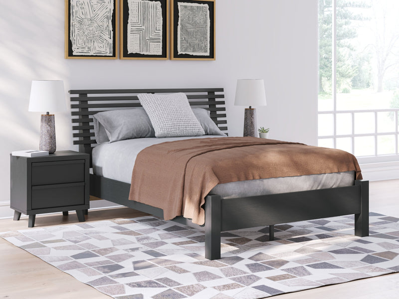 Danziar Panel Bed