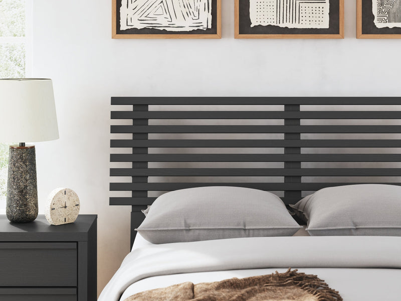 Danziar Panel Bed