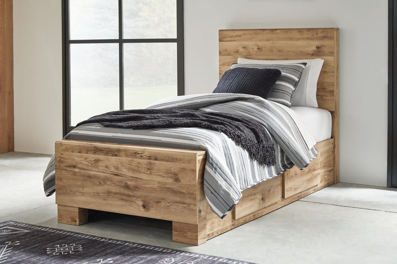 Hyanna Panel Bed