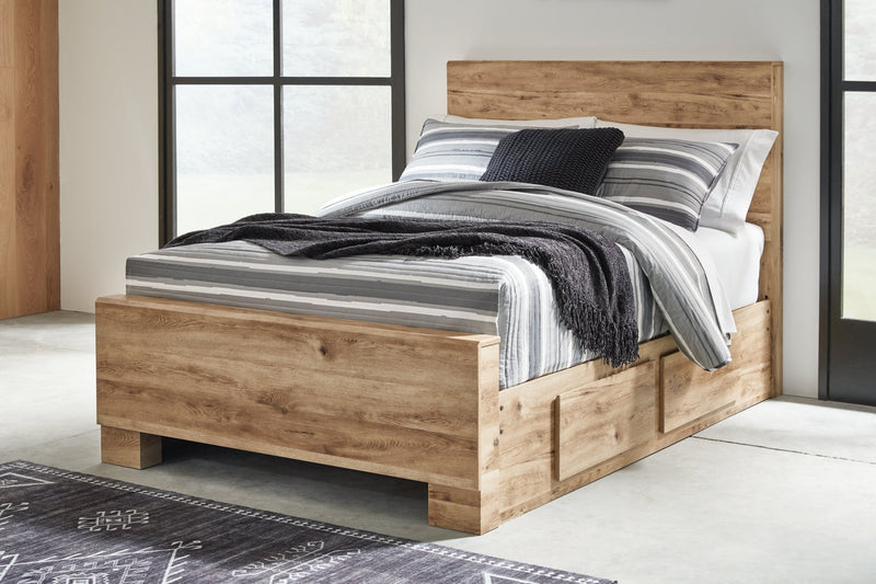 Hyanna Panel Bed