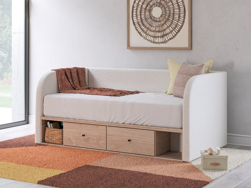 Shapella Upholstered Bed