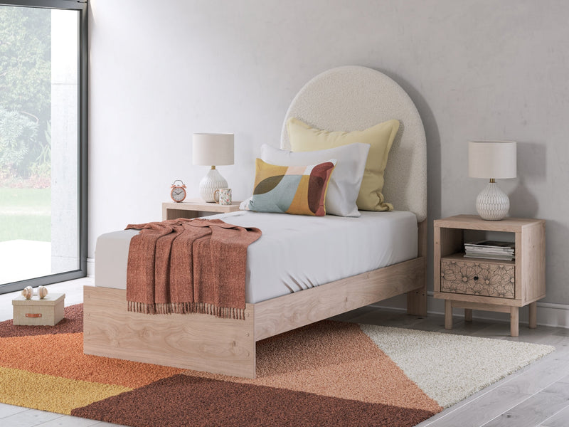 Shapella Upholstered Bed