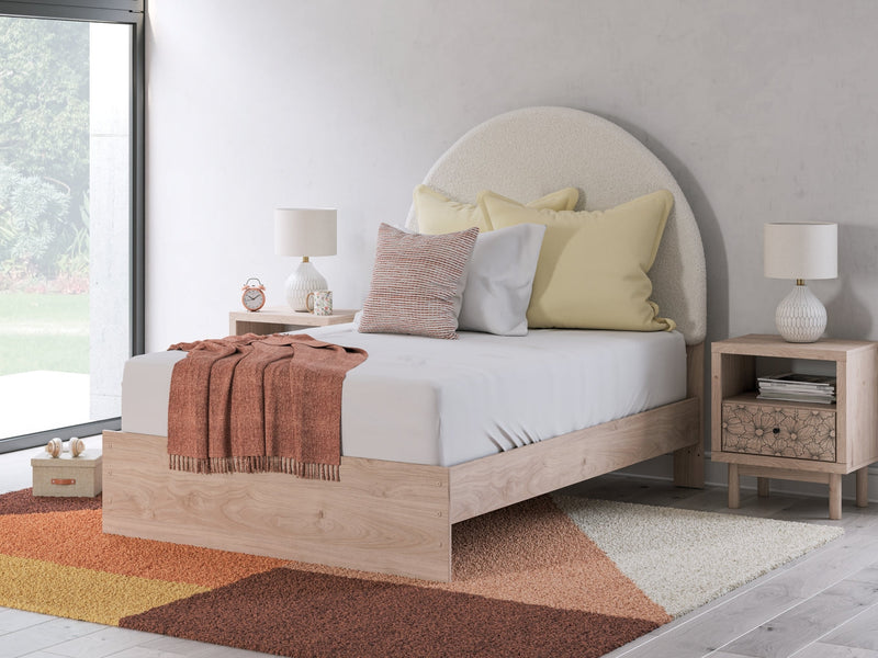 Shapella Upholstered Bed