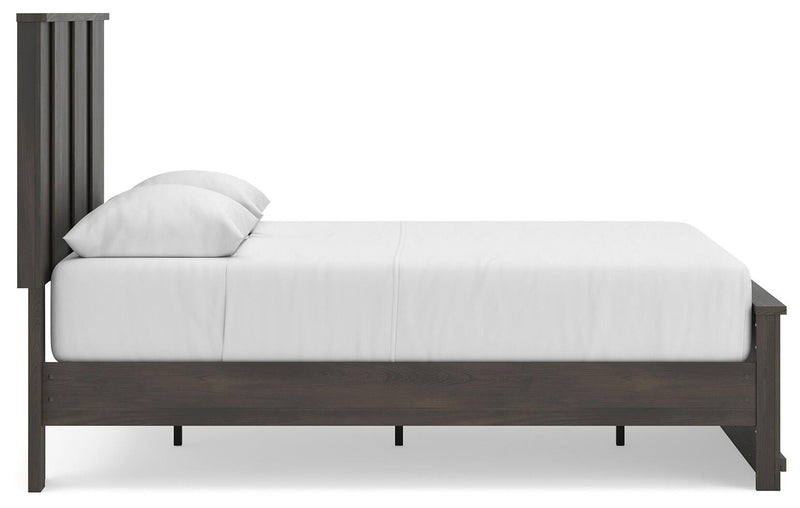 Jadiston Panel Platform Bed