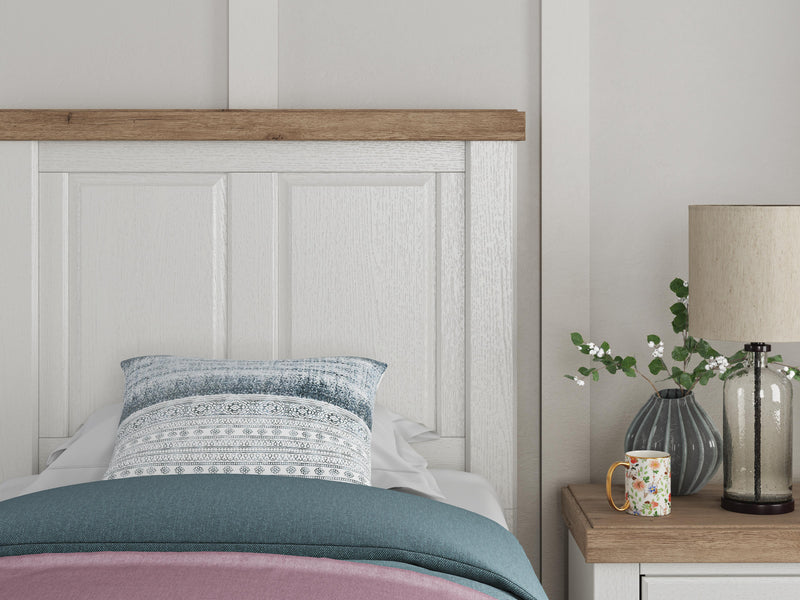 Savonport Bedroom Sets