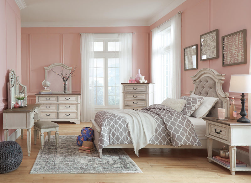 Realyn Nightstands