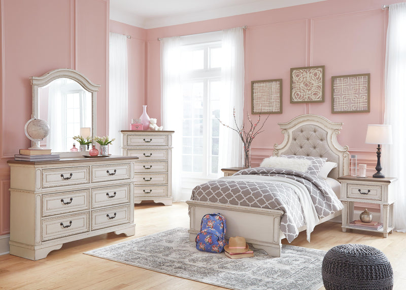 Realyn Mirrored Dressers