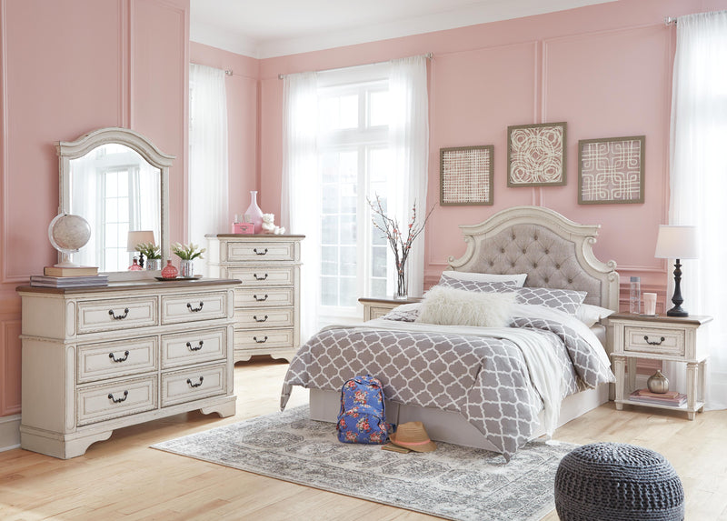 Realyn Mirrored Dressers