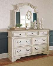 Realyn Bedroom Sets