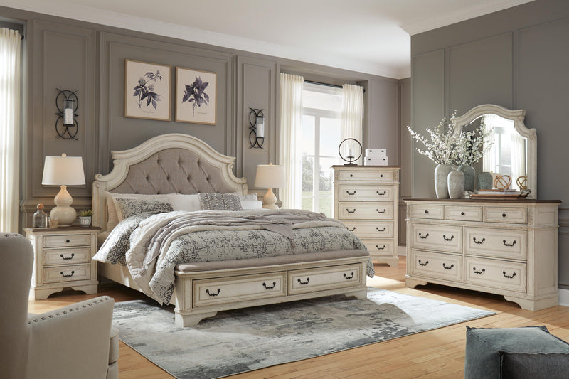 Realyn Bedroom Sets