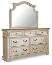 Realyn Sleigh Bed