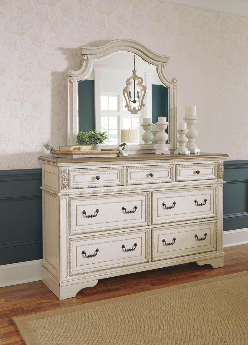 Realyn Sleigh Bed