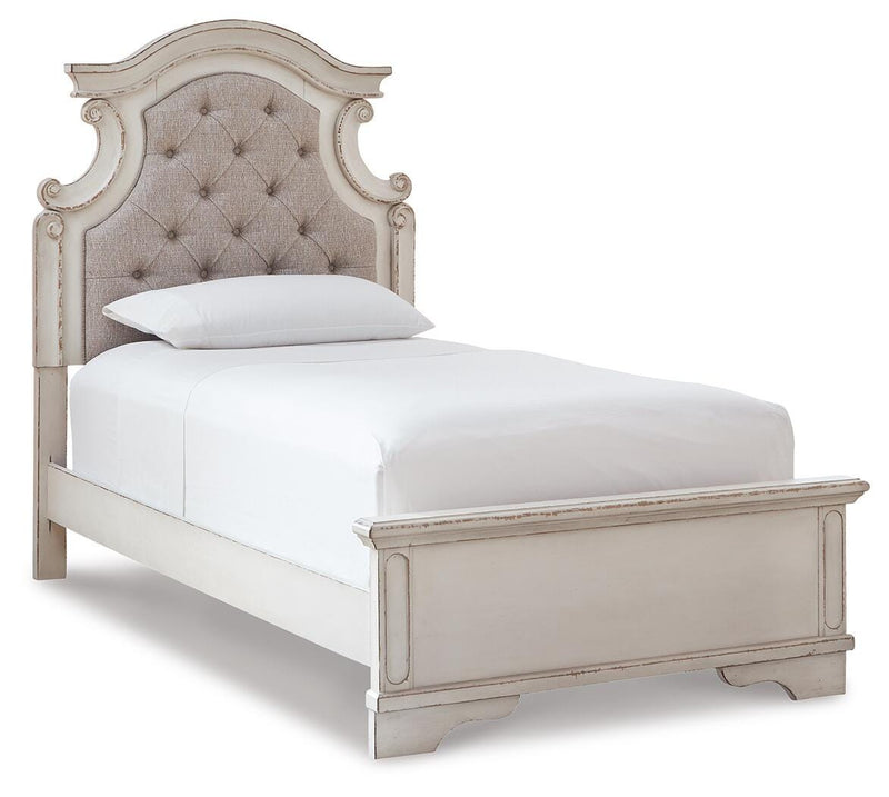 Realyn Bedroom Sets