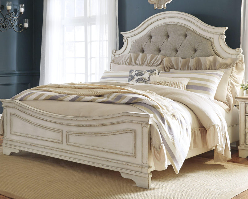 Realyn Bedroom Sets