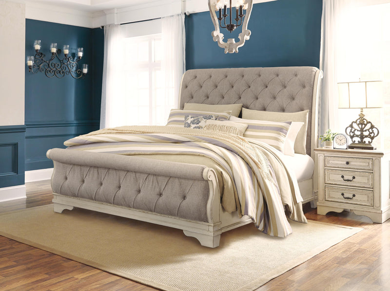 Realyn Sleigh Bed