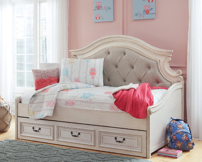 Realyn Bed