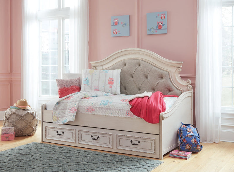 Realyn Bed