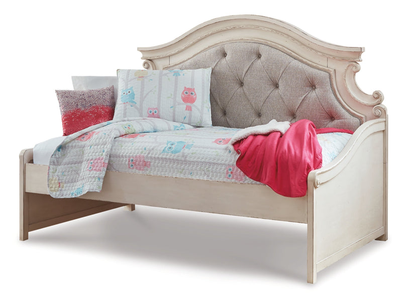 Realyn Bed