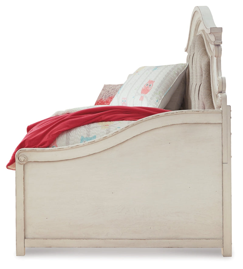 Realyn Bed