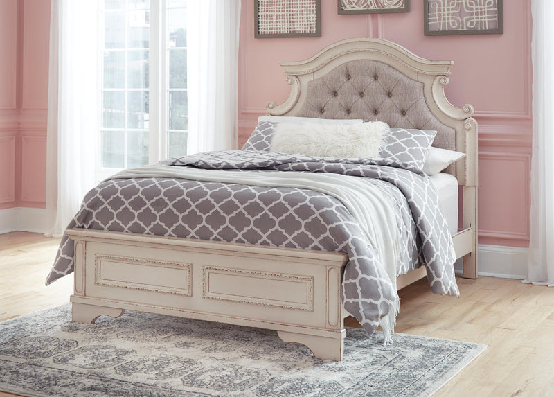 Realyn Bedroom Sets
