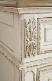 Realyn Sleigh Bed