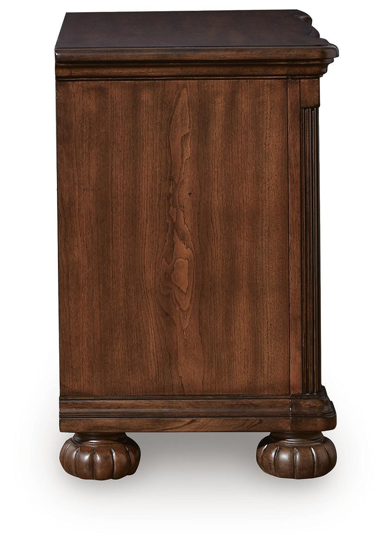 Lavinton Bedroom Sets
