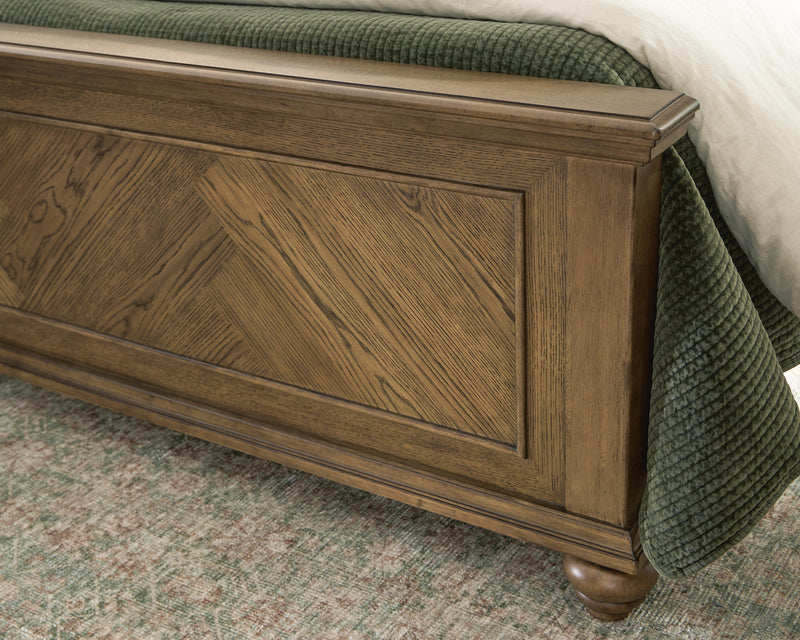 Waynely Panel Bed