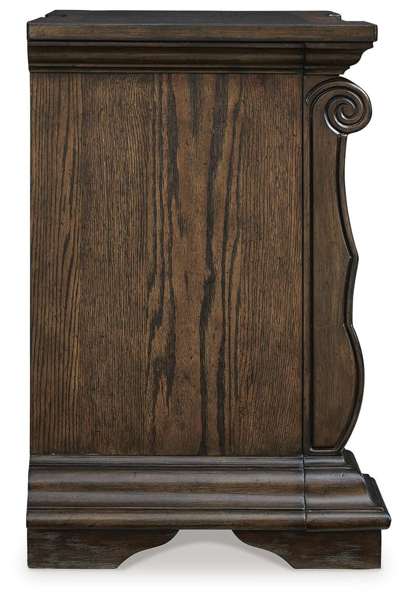 Maylee Bedroom Sets