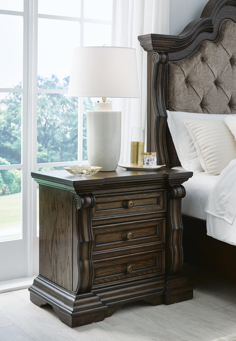 Maylee Bedroom Sets