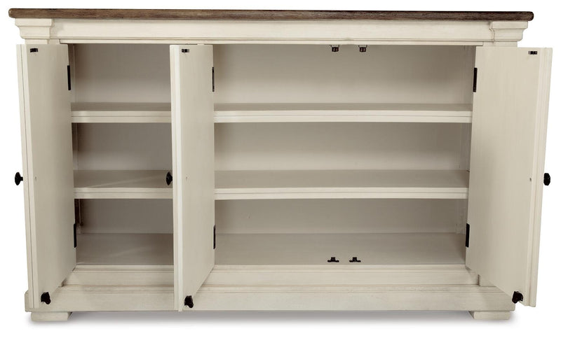 Bolanburg Dining Sets