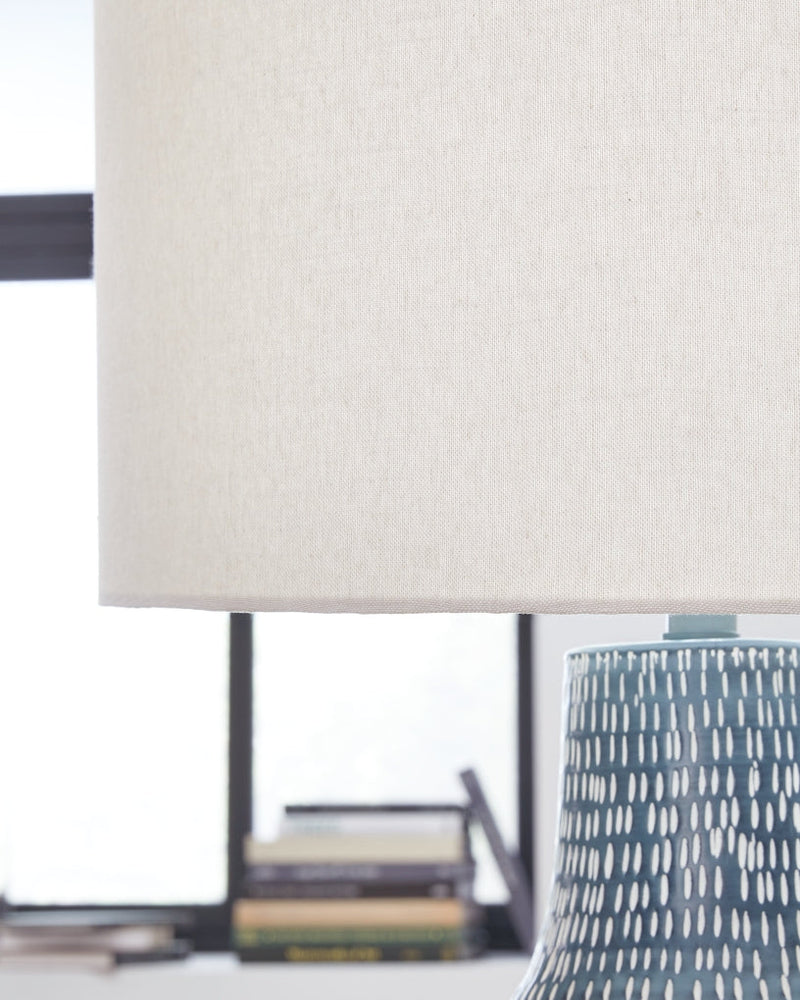 Schylarmont Metal Table Lamp