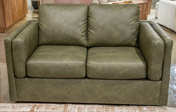 Hutle Loveseat