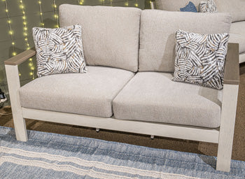 Vista Outdoor Highlands Loveseat w Cushion