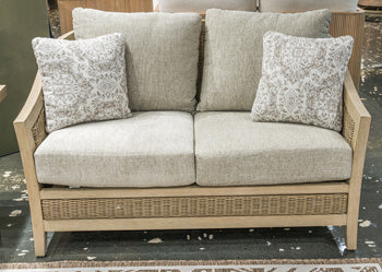 Alden Peak Loveseat w/Cushion
