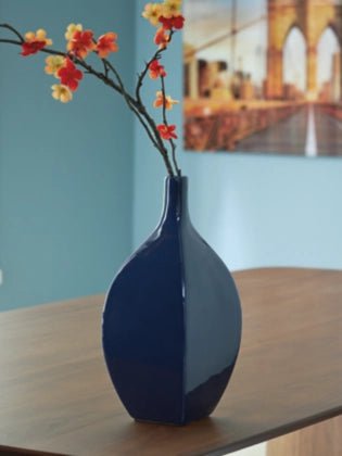 Abtinson Vase - Berre Furniture