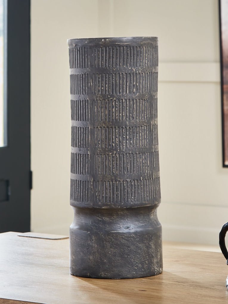 Beninworth Vase - Berre Furniture