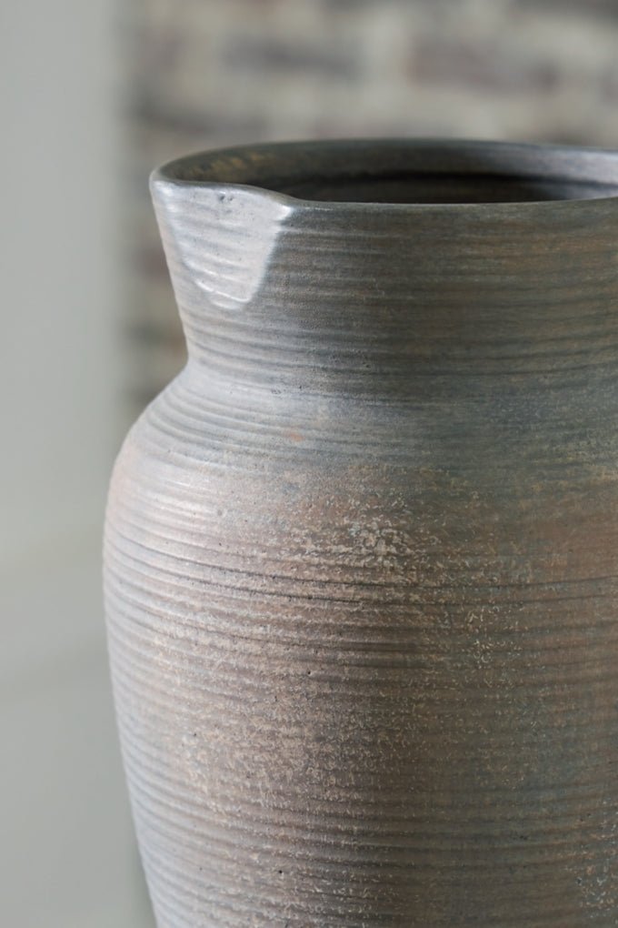 Brickmen Vase - Berre Furniture