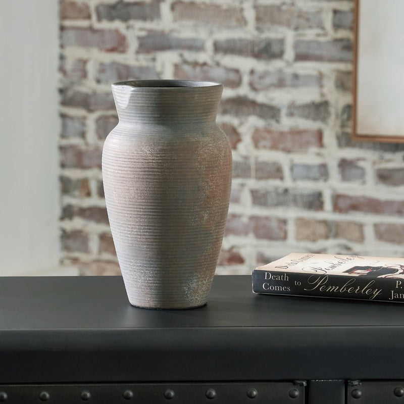 Brickmen Vase - Berre Furniture