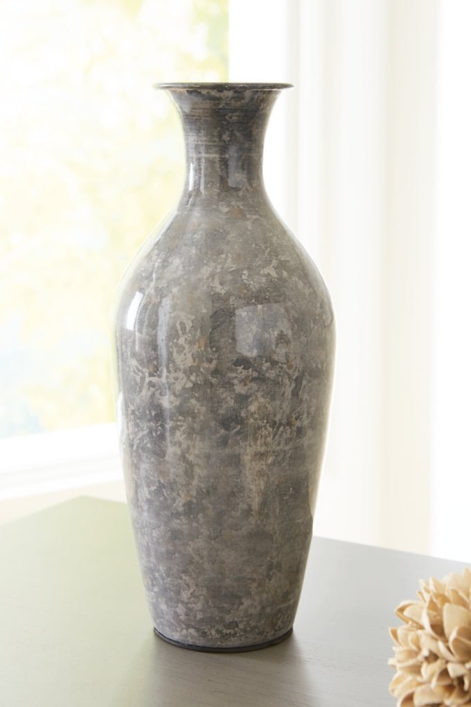 Brockwich Vase - Berre Furniture