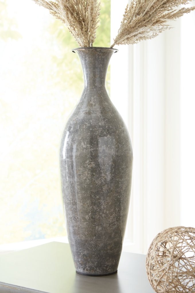 Brockwich Vase - Berre Furniture