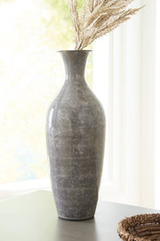 Brockwich Vase - Berre Furniture